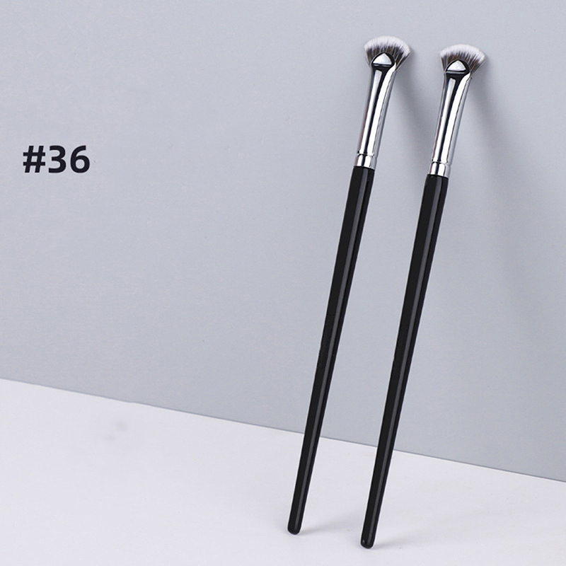 Beauty No Makeup - ~1PC Fan-shaped Eyelash Brush Soft No